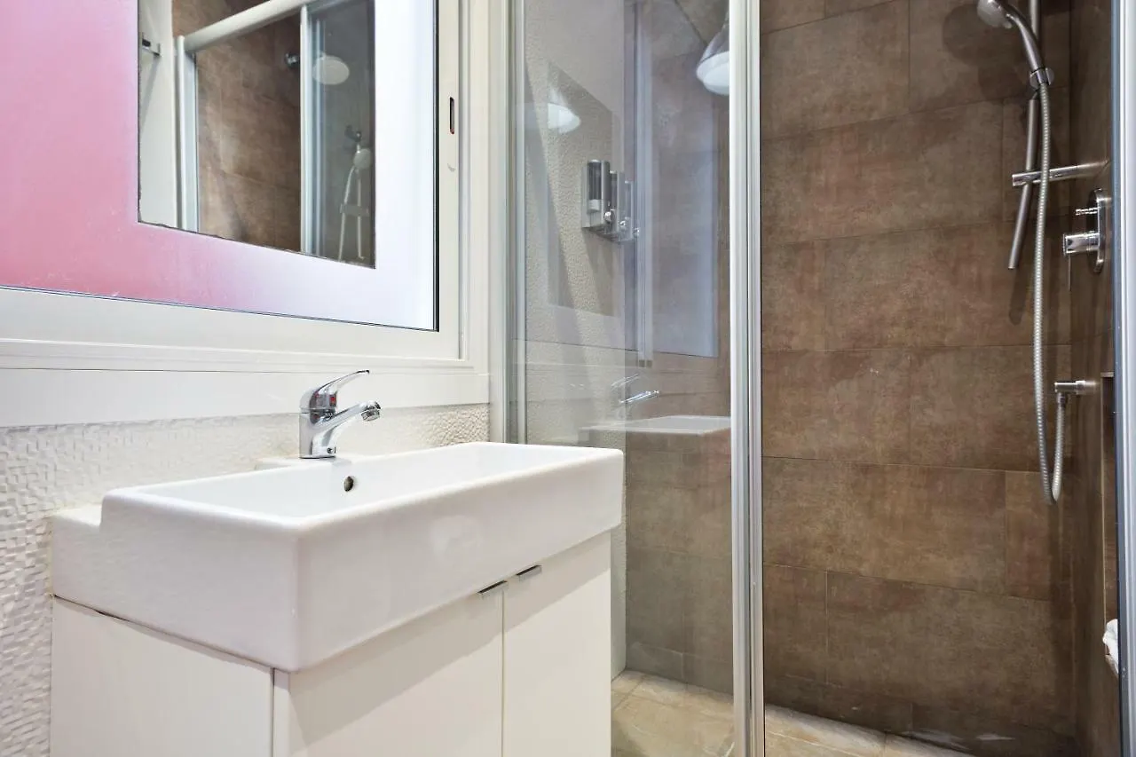 Stay U-Nique Apartments Eixample Center Barselona 0*,  İspanya